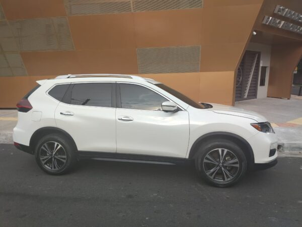 Nissan Rogue SV 2020 - Imagen 3