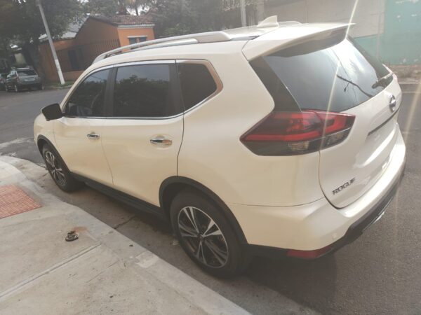 Nissan Rogue SV 2020 - Imagen 4
